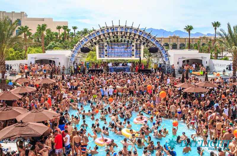 An aerial photo of Daylight Beach Club with a huge crowd.